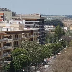 Nuevo 3 Y Vista A La Giralda Junto A Sanchez Pizjuan , Sevilla España